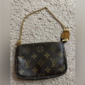 💯 Authentic LV mini pochette / BUNDLE